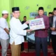 wako-zulmaeta-serahkan-bantuan-rp35-juta-saat-safari-ramadan-di-masjid-baiturrahman