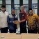 dmdi-dan-artha-graha-peduli-salurkan-santunan-untuk-korban-bencana-padang
