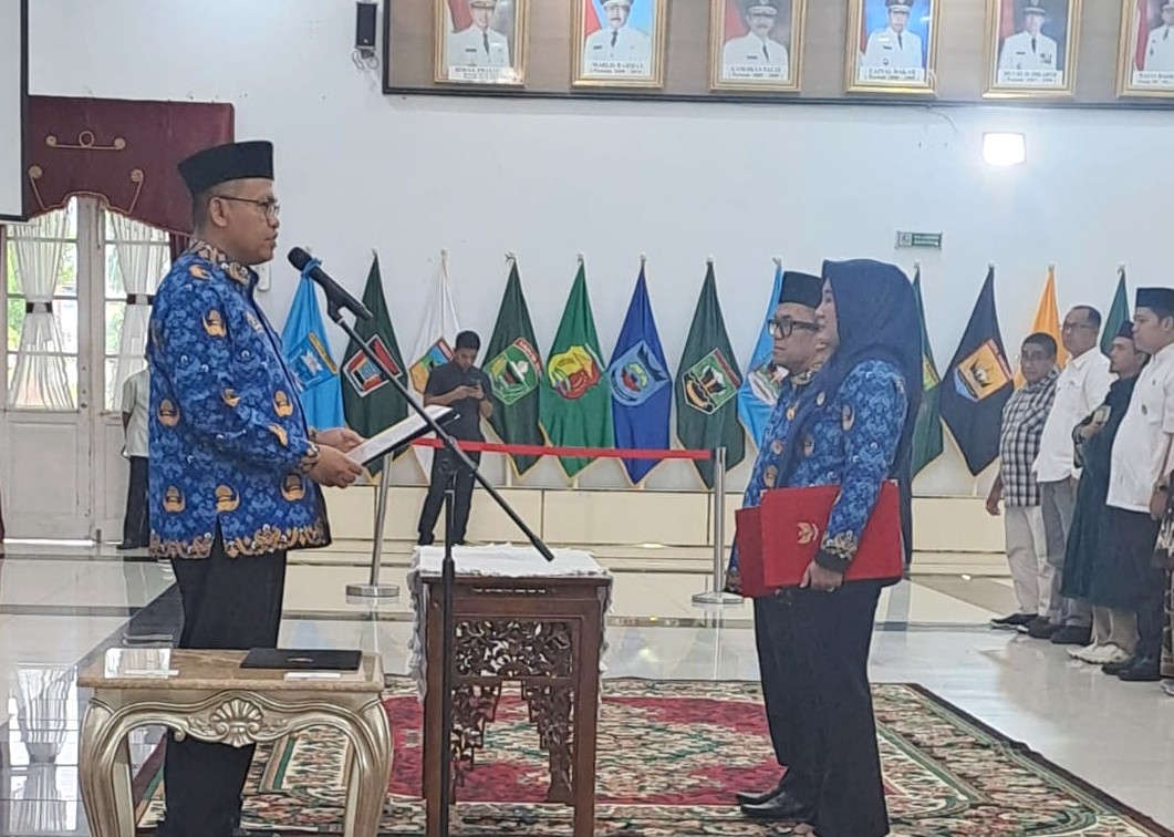 bulan-puasa-32-pejabat-pemprov-sumbar-dilantik,-arry-yuswandi-tekankan-integritas-dan-kinerja