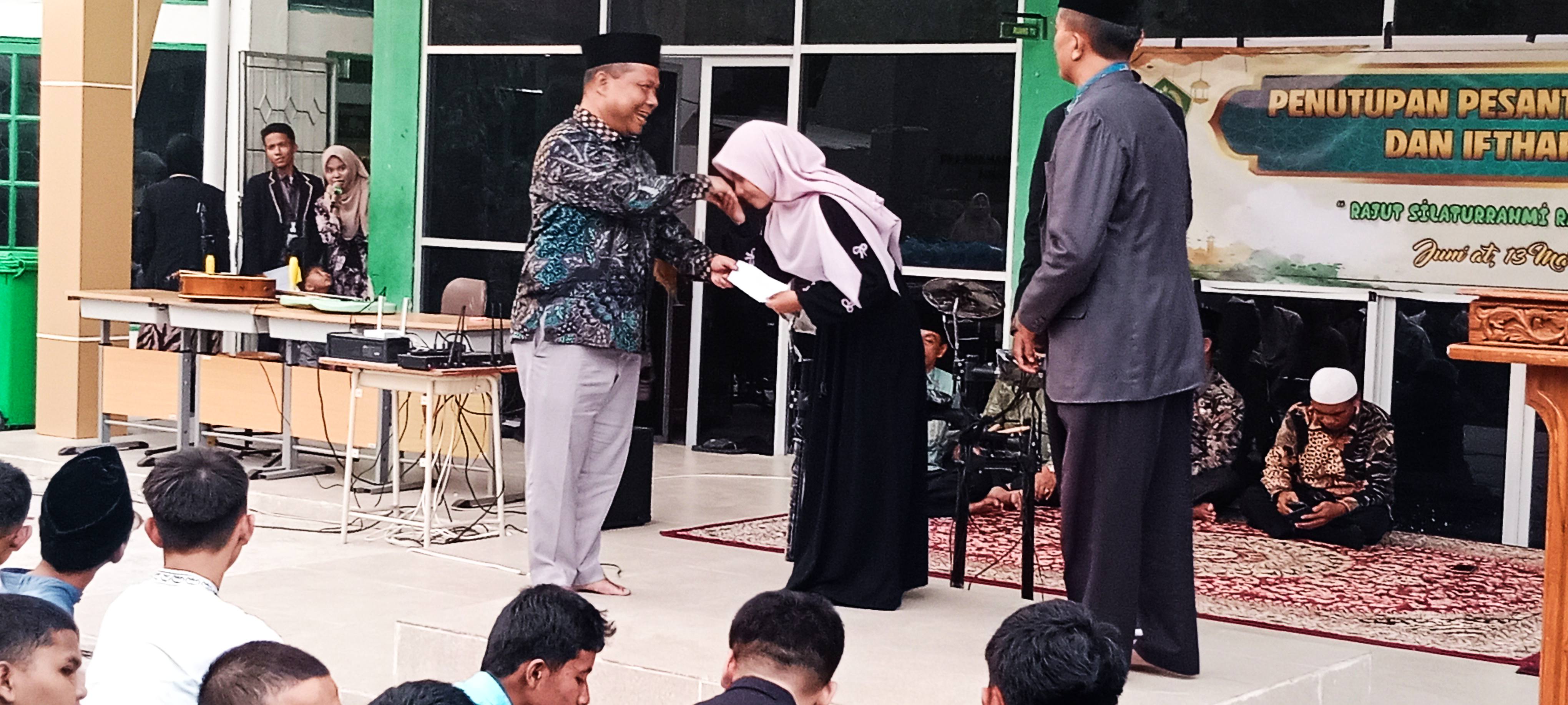 tutup-pesantren-ramadhan-dengan-bukber-dan-diakhiri-giat-man-1-bermakna