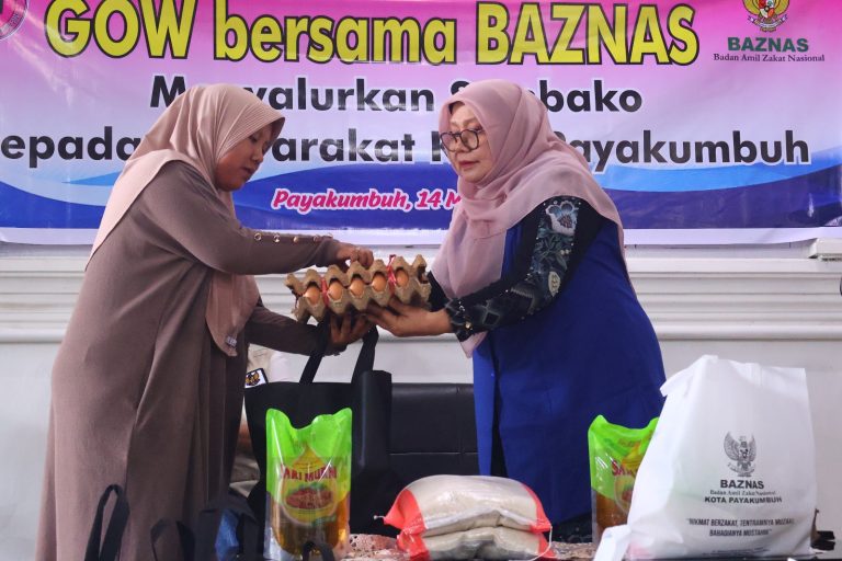 semangat-berbagi-ramadan,-gow-dan-baznas-payakumbuh-salurkan-sembako