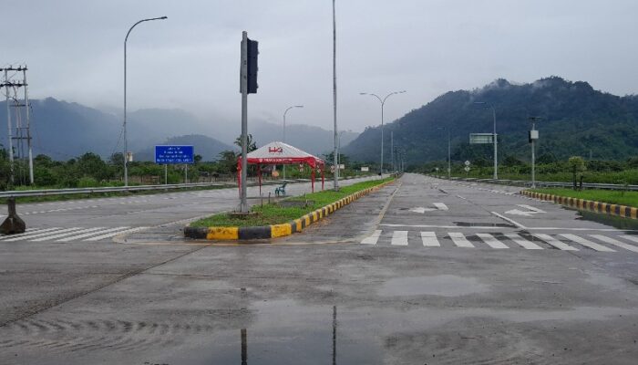 Lonjakan Mudik! Kendaraan Padati Tol Padang-Sicincin, Hutama Karya Siaga Penuh