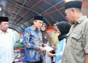 Wawako Padang Maigus Nasir Serahkan Bantuan Rp500 Ribu untuk Warga Huntara di Pauh