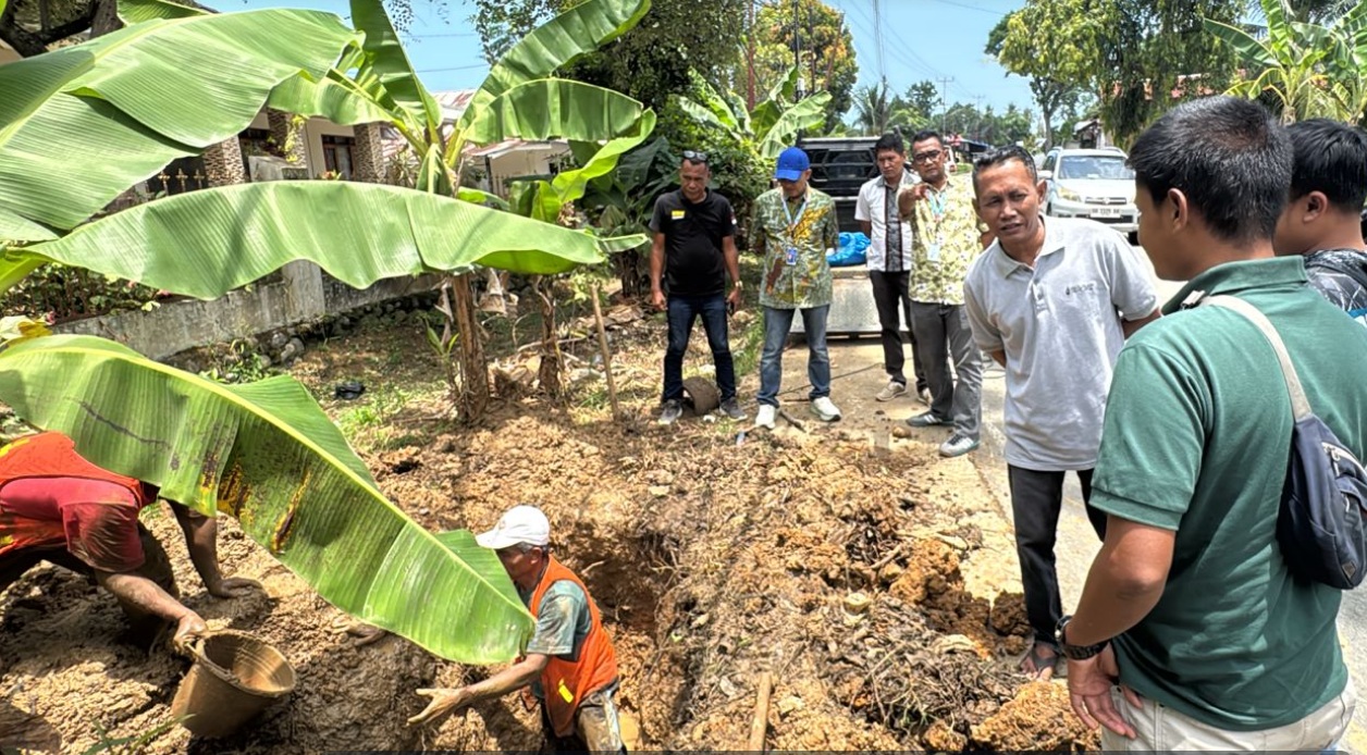 pipa-bocor-di-lubuk-minturun,-distribusi-air-perumda-am-padang-terganggu