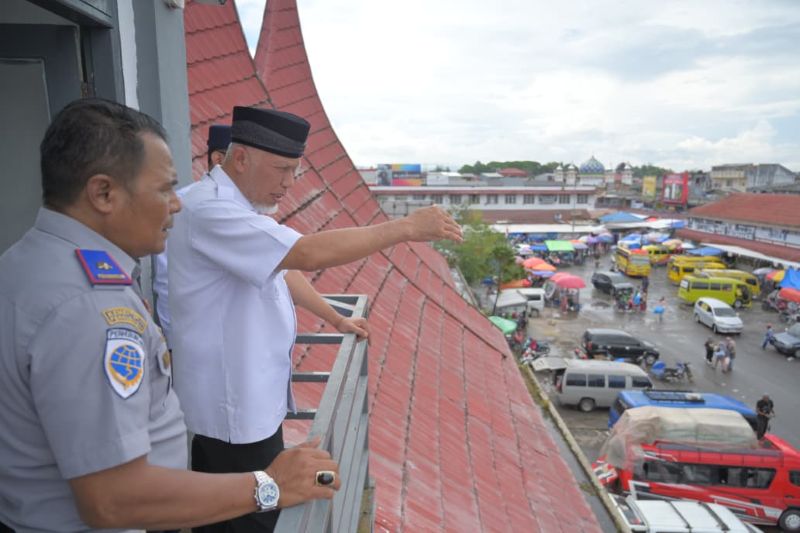 cek-posko-dan-terminal,-gubernur-mahyeldi-minta-pelayanan-mudik-maksimal