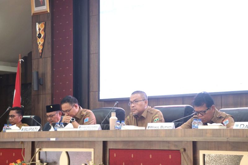 sekdaprov-sumbar-sebut-kesiapan-masyarakat-jadi-kunci-percepatan-pembangunan-daerah