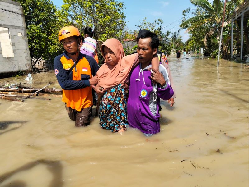 banjir-demak,-2.839-warga-mengungsi-akibat-luapan-sungai-tuntang