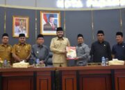 DPRD Padang Sahkan LKPJ 2025, Wali Kota Siap Evaluasi Kinerja Pemerintah