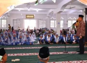 Berikut adalah beberapa pilihan judul artikel dengan gaya jurnalistik, menggunakan kata kerja aktif, dan maksimal 12 kata:  1. **Pemkot Payakumbuh Perkuat Pendidikan Agama Bentengi Generasi Muda dari Degradasi Moral**
2. **Elzadaswarman Ajak Orang Tua Ben