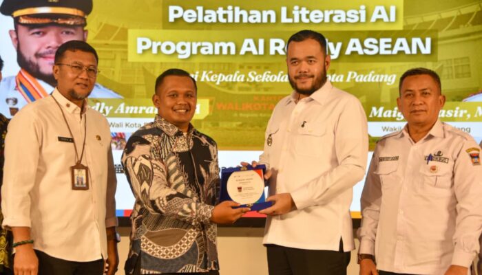 Pemko Padang Latih 500 Kepala Sekolah Kuasai Teknologi Kecerdasan Buatan