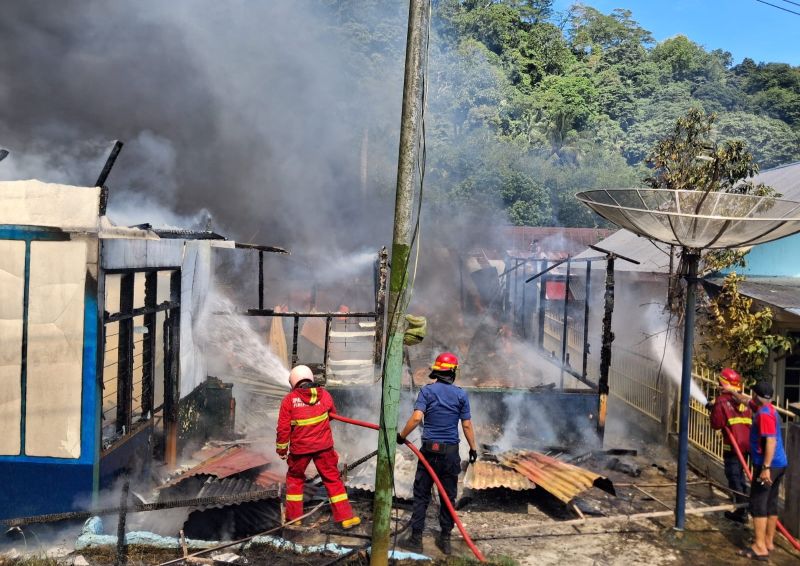 rumah-di-seberang-palinggam-padang-terbakar,-kerugian-capai-rp500-juta