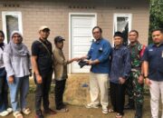 haru-keluarga-zulkifli-terima-rumah-baru-dari-program-bedah-rumah-pt-semen-padang