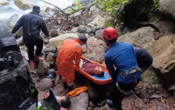 Travel Pekanbaru-Padang Terjun ke Jurang, Tujuh Korban Luka