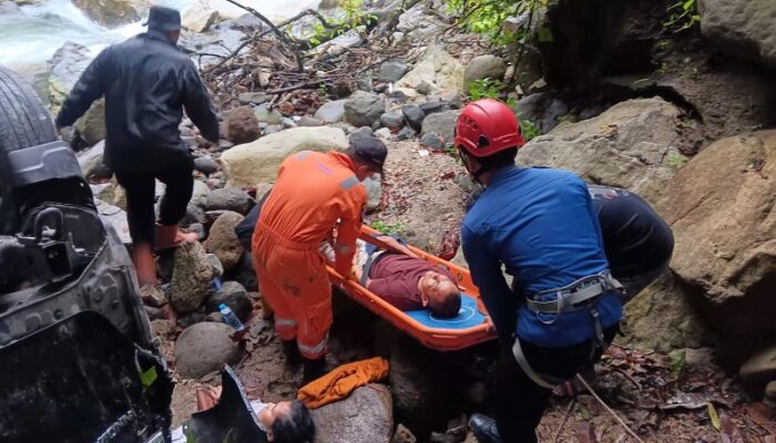 Travel Pekanbaru-Padang Terjun ke Jurang, Tujuh Korban Luka