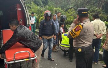 Evakuasi Tujuh Korban Innova Terjun Jurang di Lembah Anai