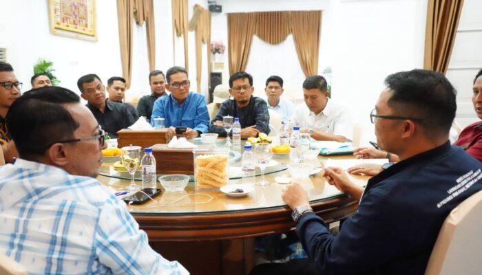 Eka Putra Bahas Persiapan Pembangunan Sekolah Rakyat dan Pasar Atas