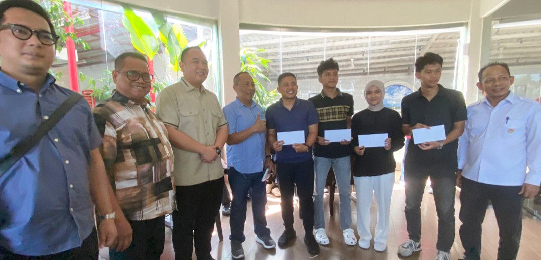 kejurnas-karate-piala-ketum-pb-forki-iv,-ketua-lemkari-sumbar-nanda-satria-lepas-11-atlet-dan-3-pelatih