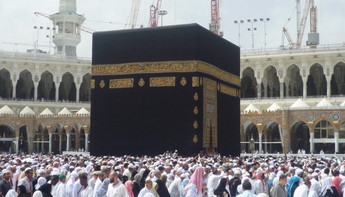 Embarkasi Padang Berangkatkan Kloter Perdana Haji 2026 ke Madinah