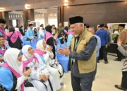 Mahyeldi Lepas 384 Jemaah Haji Kloter 1 Padang