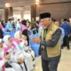 mahyeldi-lepas-384-jemaah-haji-kloter-1-embarkasi-padang