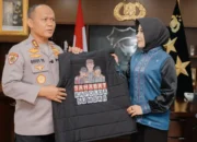 kunjungan-kerja-ke-mapolda-sumbar,-rezka-oktoberia-dinobatkan-sebagai-sahabat-kapolda-sumbar
