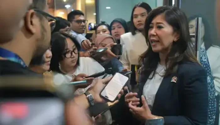 Meutya Hafid Minta Publik Hentikan Sebaran Video Kecelakaan KRL