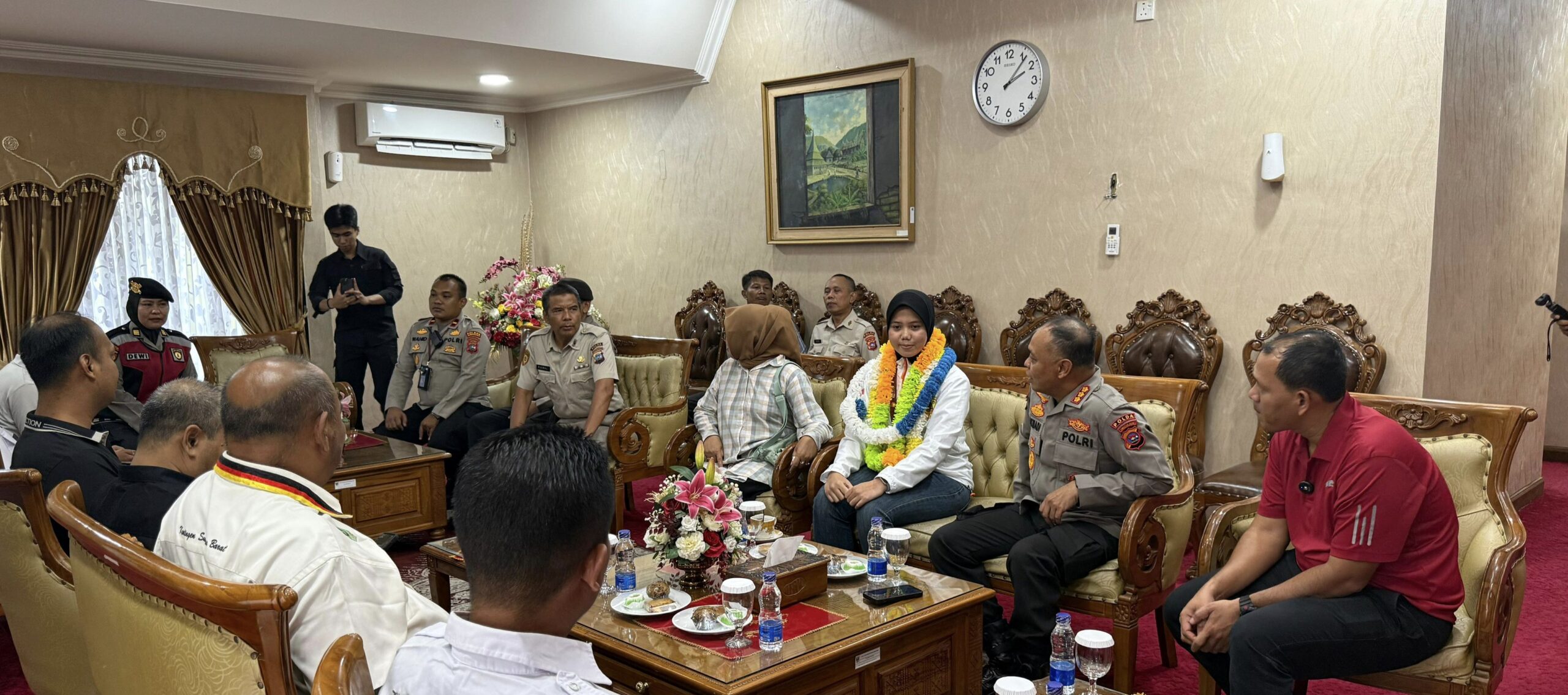 disambut-di-bim,-ressya-faolingga-gondol-emas-dan-perak-pulang-dari-kejuaraan-taikwondo-internasional