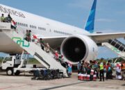 embarkasi-padang-berangkatkan-391-jemaah-haji-kloter-tujuh-ke-madinah