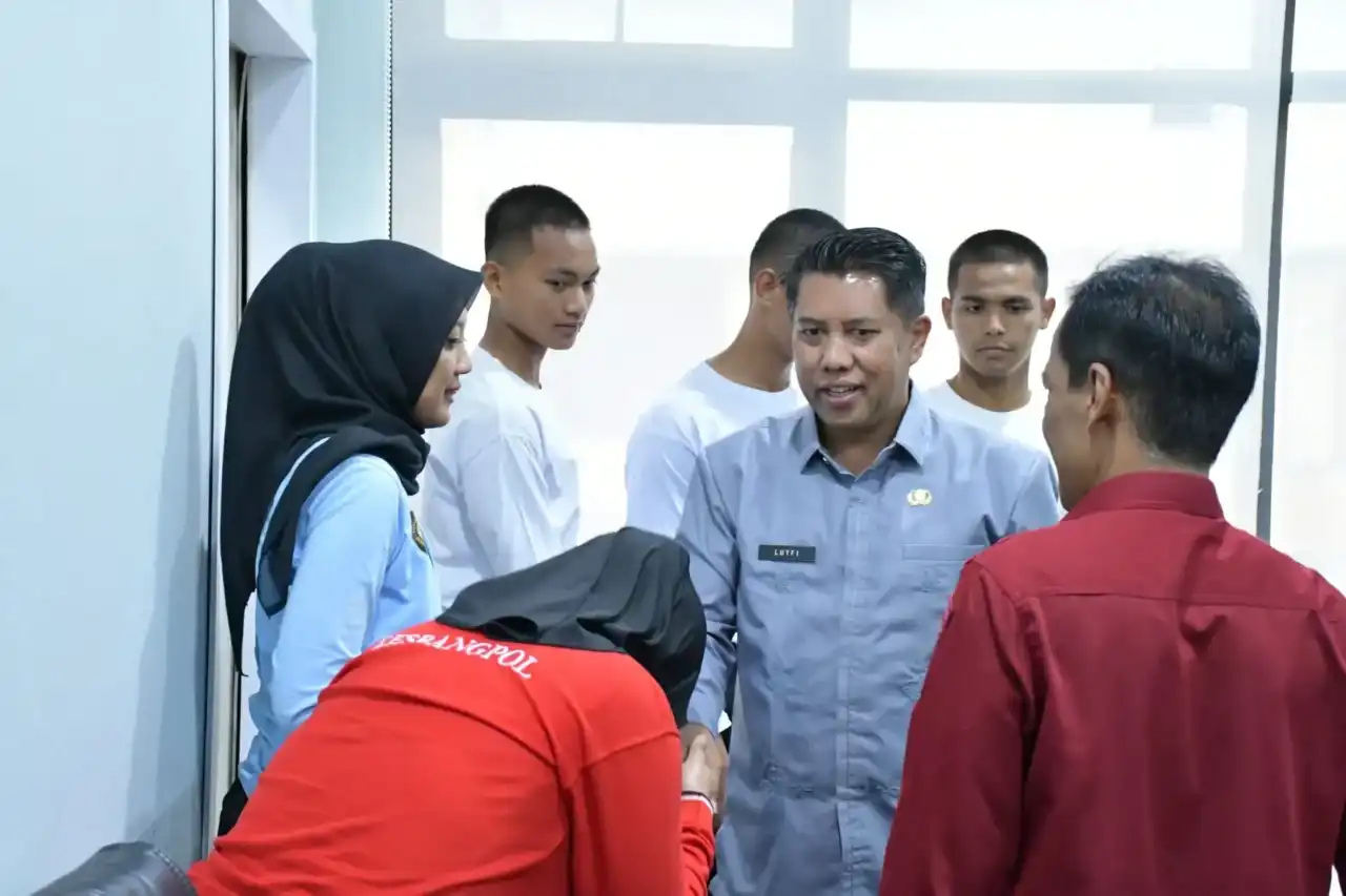 sekda-agam-lepas-enam-calon-paskibraka-ke-seleksi-provinsi