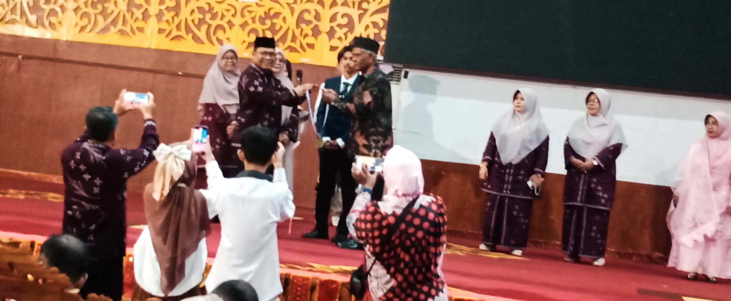 man-1-padang-lepas-278-siswa-kelas-xii,-rinaldi:ijazah-tiket,-akhlak-adalah-kendaraan