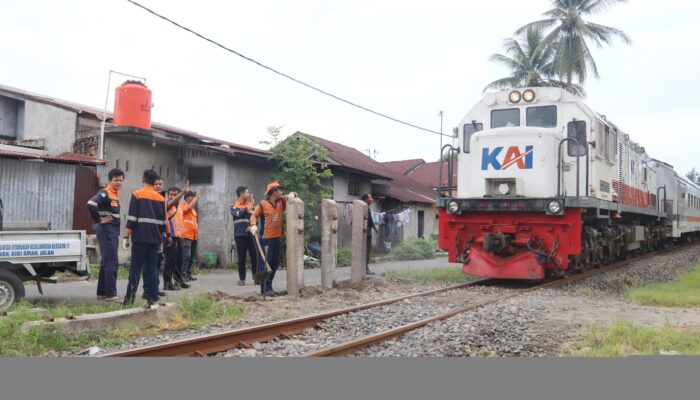 KAI Divre II Sumbar Perketat Jalur, Tutup Perlintasan Liar Padang Pariaman