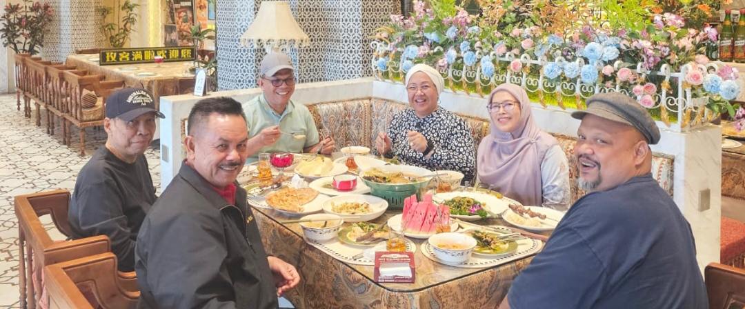 ketua-lkaam-sumbar-melawat-ke-china,umat-islam-berkembang-capai-25,9-juta