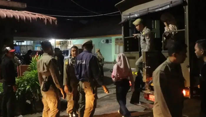 Satpol PP Padang Amankan 22 Orang dari Razia Penginapan Dini Hari