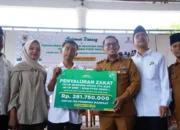 Baznas Tanah Datar Salurkan Beasiswa Rp281,75 Juta untuk 198 Calon Mahasiswa