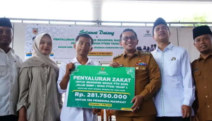 Baznas Tanah Datar Salurkan Beasiswa Rp281,75 Juta untuk 198 Calon Mahasiswa