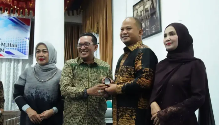 Bupati Tanah Datar Haru Lepas Promosi Letkol Agus Priyo