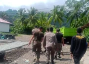 Satpol PP Padang Evakuasi Pria Diduga Gangguan Jiwa ke RSJ