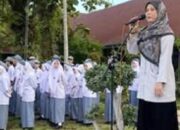 rektor-itp-prof-mediawati-jadi-inspektur-upacara-sman-2-padang