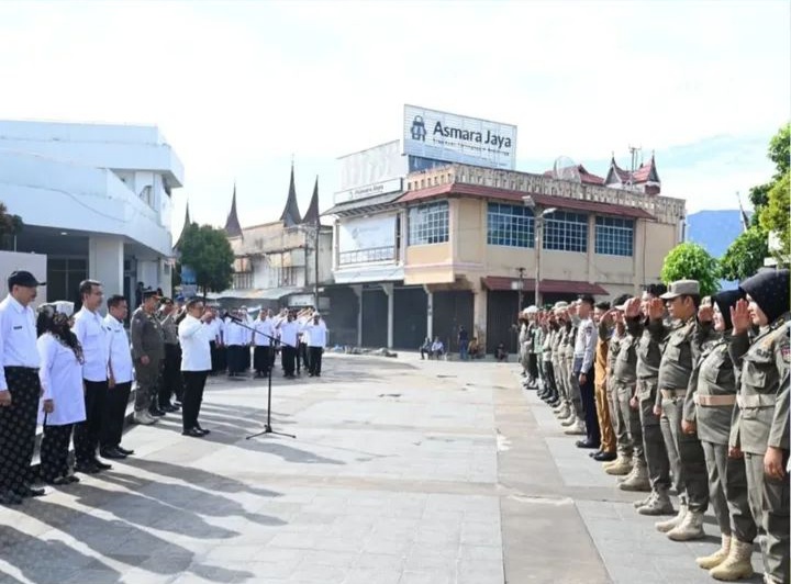 wako-ramlan-nurmatias-pimpin-apel-gabungan-sk4-dikawasan-pedestarian-jam-gadang