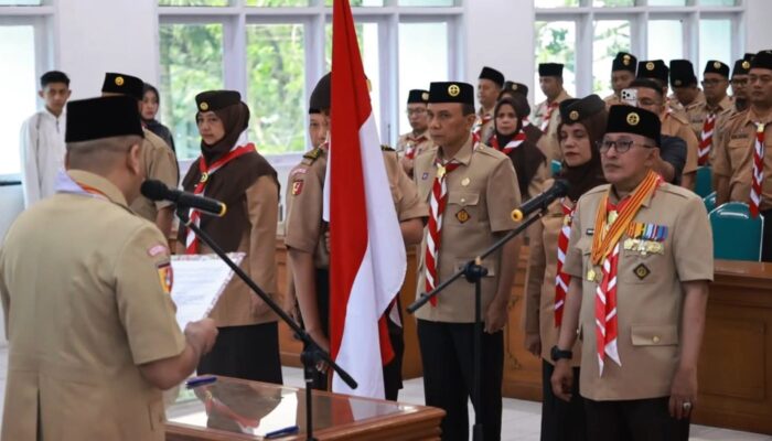 Audy Melantik Eka Putra Pimpin Pramuka Tanah Datar