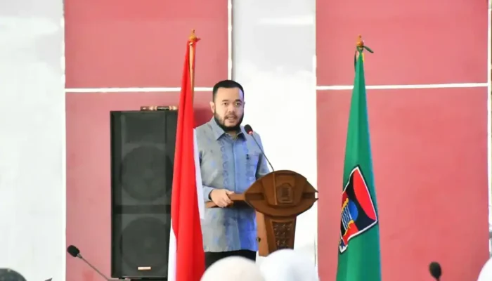 Fadly Lepas 60 Penerima Beasiswa Padang ke Guangdong
