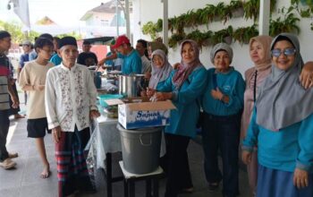 Masjid Ar-Raudhah Sembelih 12 Sapi, Warga Nanggalo Kompak Berkurban