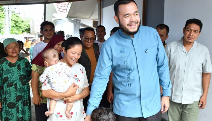 Fadly Amran Salurkan Sapi Kurban untuk Penyintas Lubuk Buaya