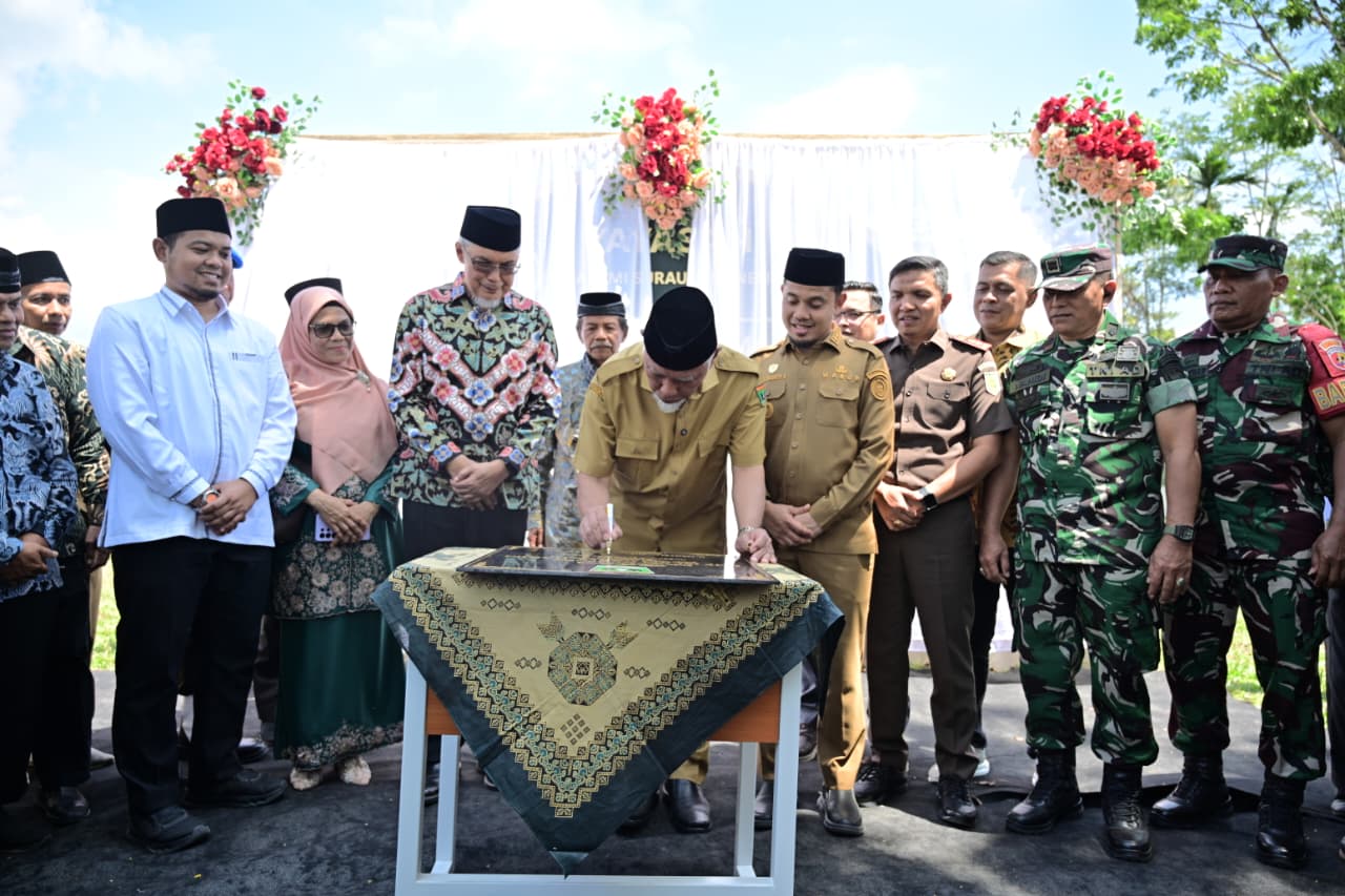 resmikan-smp-islam-darul-hakim,-gubernur-mahyeldi-minta-hidupkan-kembali-tradisi-pendidikan-surau