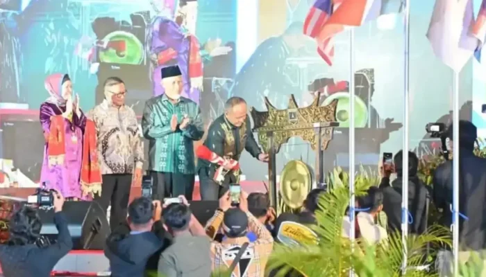 Bukittinggi Rayakan Seabad Jam Gadang dalam Jamuan IMLF
