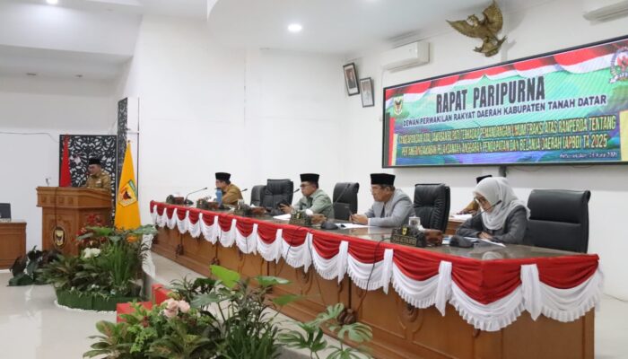 DPRD Tanah Datar Bahas Jawaban Bupati atas Ranperda APBD 2025