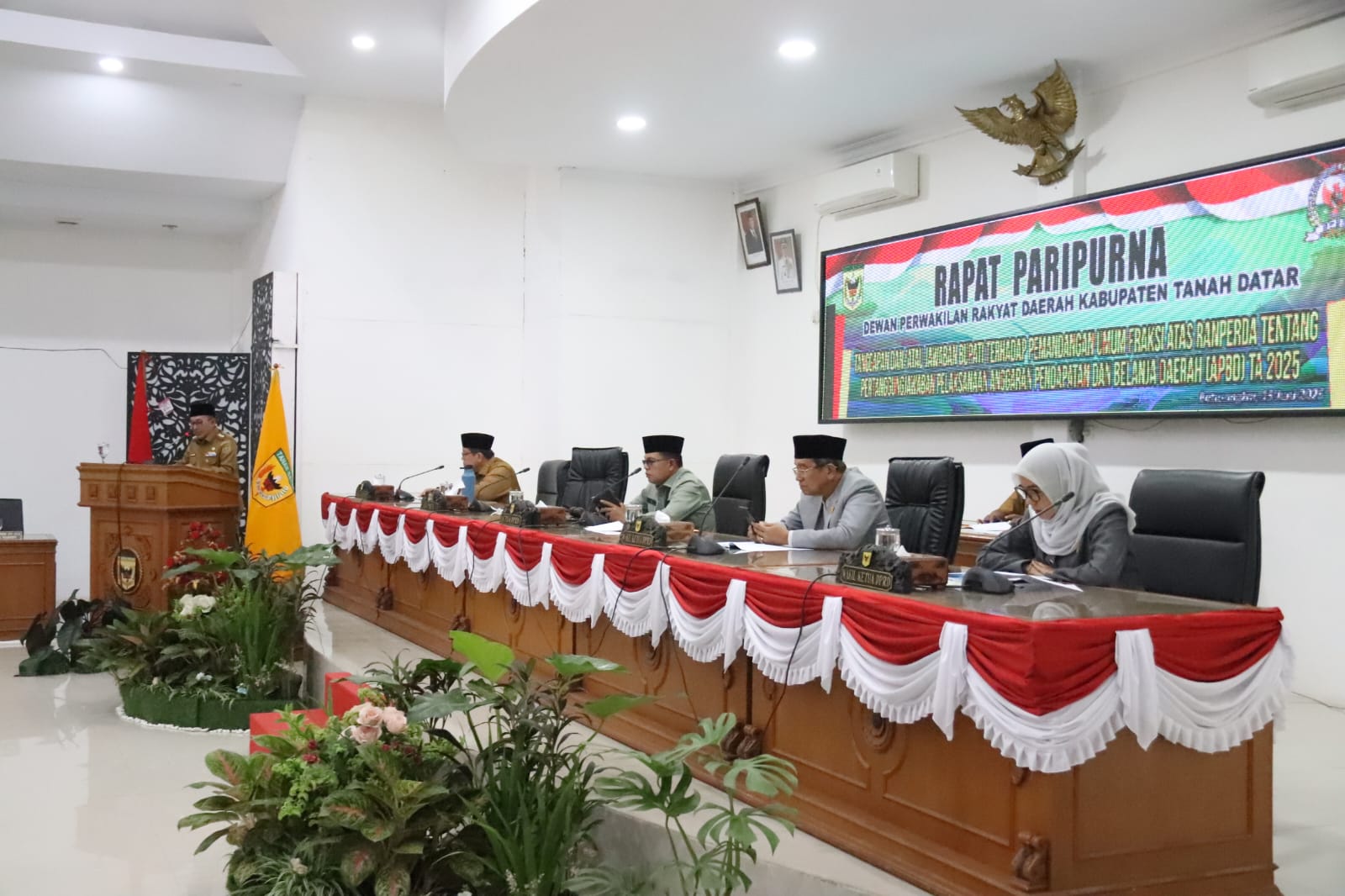 dprd-tanah-datar-dengarkan-jawaban-bupati-atas-ranperda-pertanggungjawaban-apbd-2025