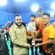 fadly-amran-tutup-turnamen-bulutangkis-anak-nagari-cup-i,-pb-polda-sumbar-jadi-juara-umum