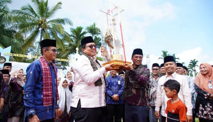 Ahmad Fadly Tutup MTQ ke-43 Tanah Datar, LBU Juara Umum