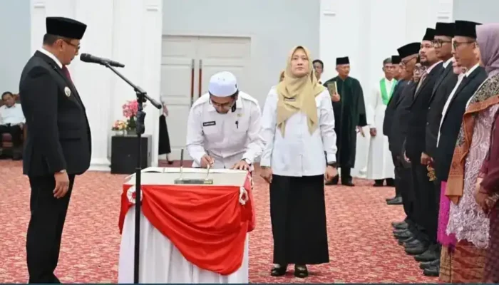 Ramlan Lantik 53 Pejabat, Mutasi dan Promosi Bukittinggi Menguat